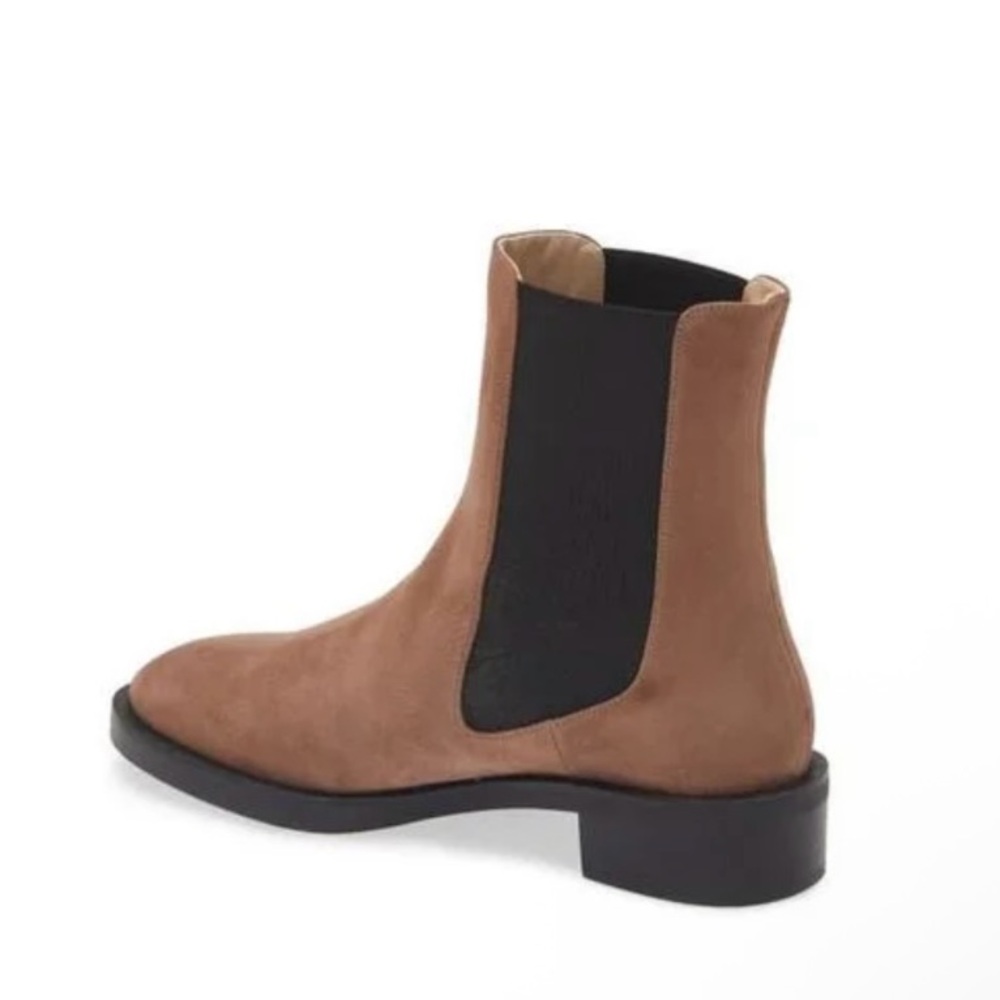 Stuart Weitzman
Women's Brown Cline Sleek Chelsea
Boot Brown size 8 fits 7.5 New